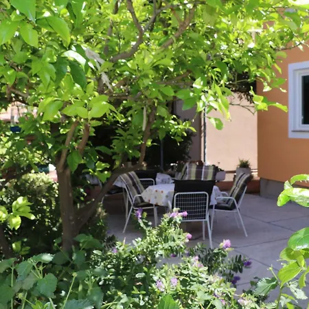 A 3 With Terrace Garden And Sea View Barbat na Rabu