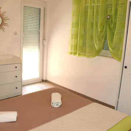 A 3 With Terrace Garden And Sea View شقة *